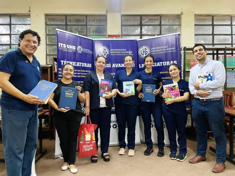 En conmemoración por el día del libro la UHG realizo colecta y donación de...
